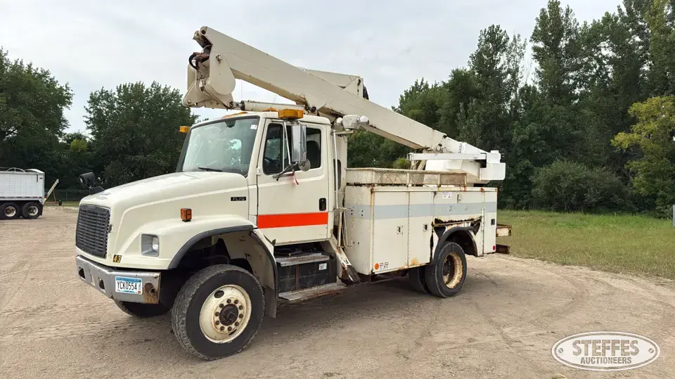 2001 Freightliner FL70 Bucket Truck