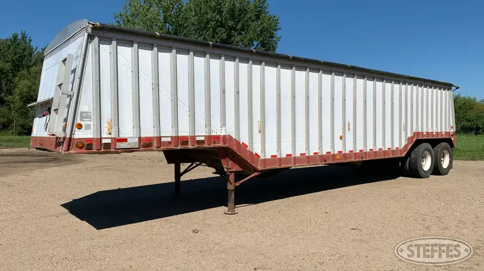 1977 Cornhusker Hopper Bottom Trailer