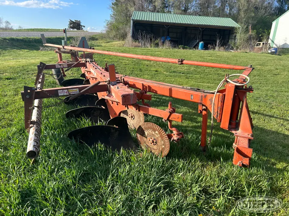 Allis-Chalmers 2000 Plow