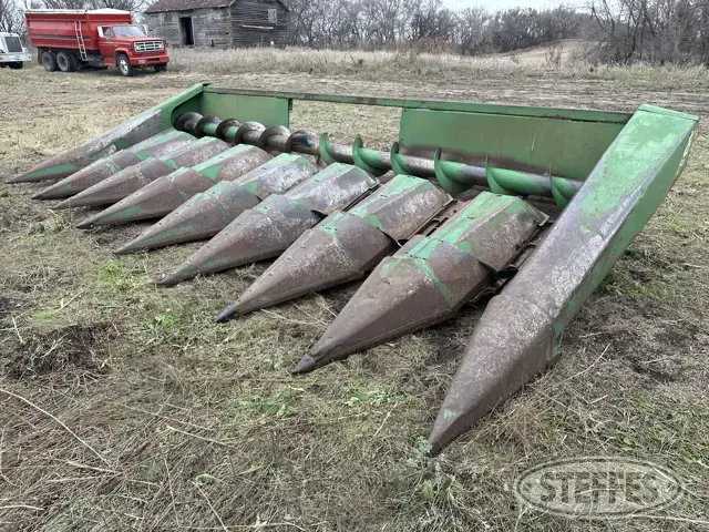 John Deere 843
