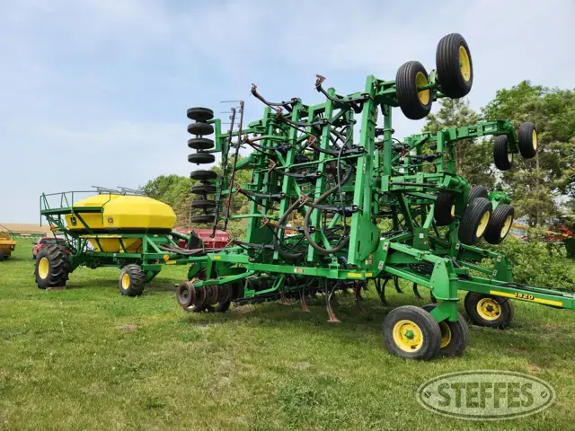 2002 John Deere 1820