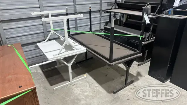 (4) Desks