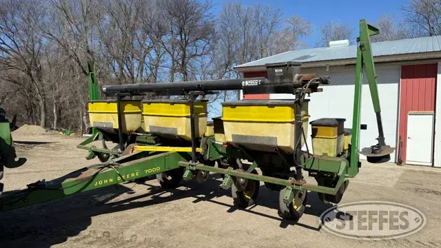 John Deere 7000