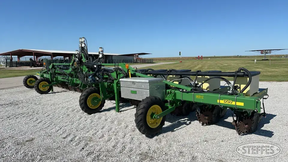 2010 John Deere 1720 12 or More Row Planter