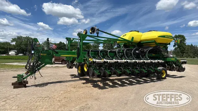 2010 John Deere DB44