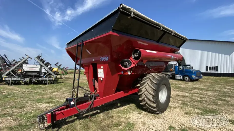 2012 Demco 1050 Grain Cart