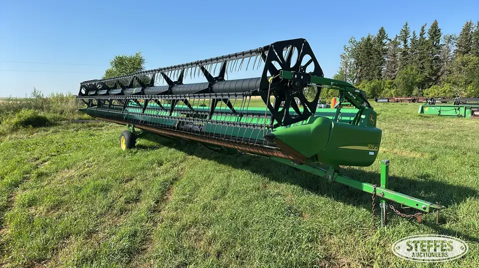 2005 John Deere 936D Draper Head