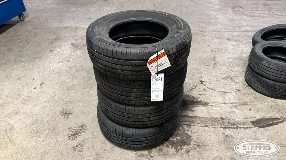 (4) Rovelo Instinct 235/65R16 tires Passenger-Light Truck Tire