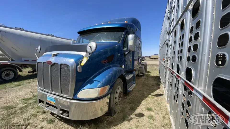 2006 Peterbilt 387 Conventional Truck with Sleeper