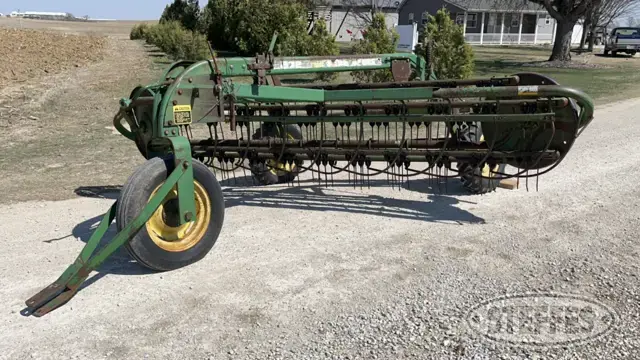 John Deere 672