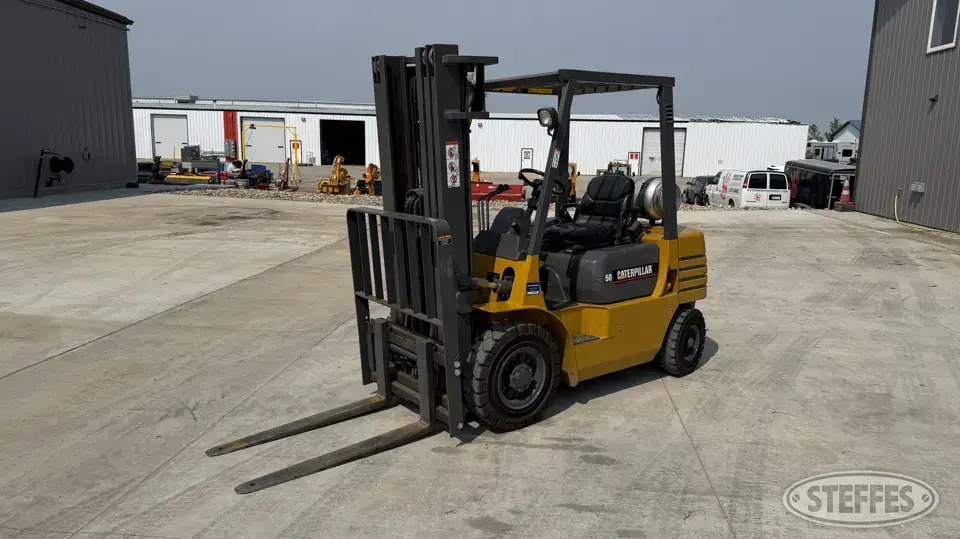 1998 CAT GP25 Warehouse Forklift
