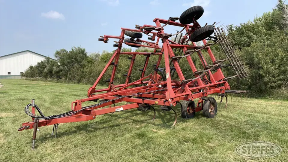 Case IH 4800 Field Cultivator