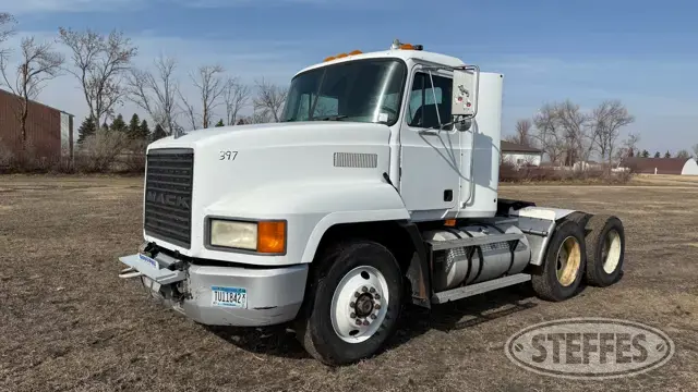 1997 Mack CH613