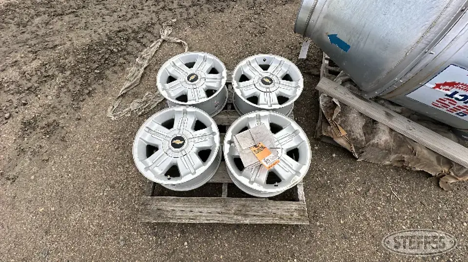 (4) Chevrolet pickup rims Truck-Trailer Part