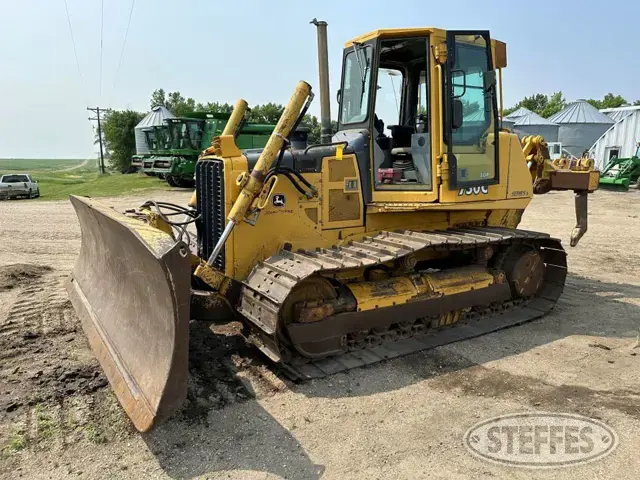 2001 John Deere 750C LGP Series II