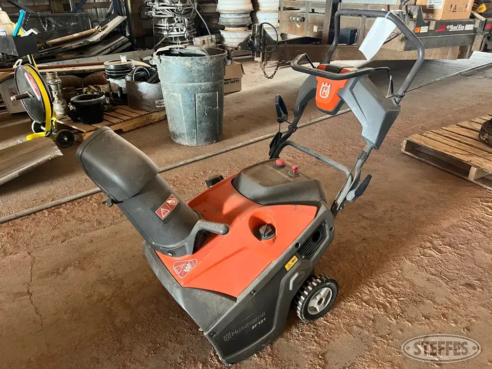 Husqvarna ST131 Self-Propelled Snowblower