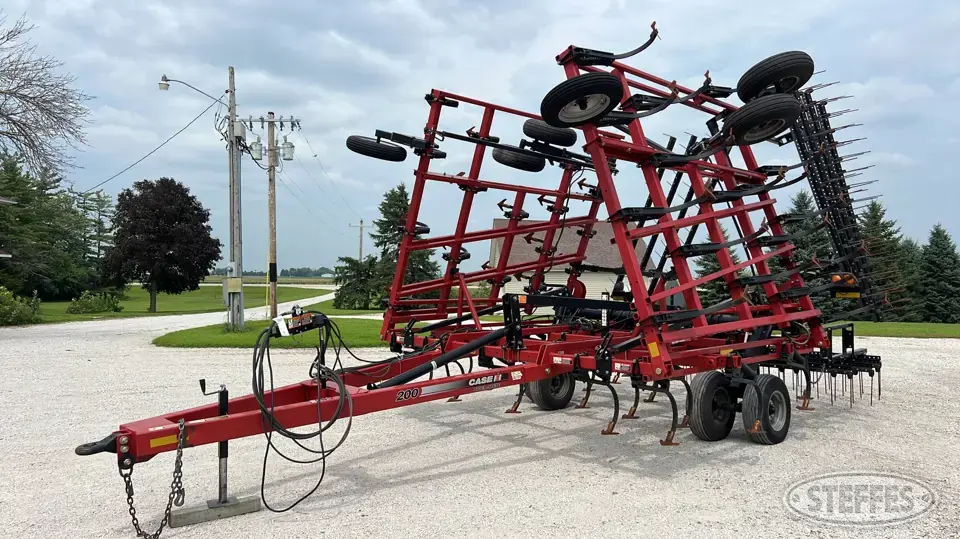 2013 Case IH Tiger-Mate 200 Field Cultivator
