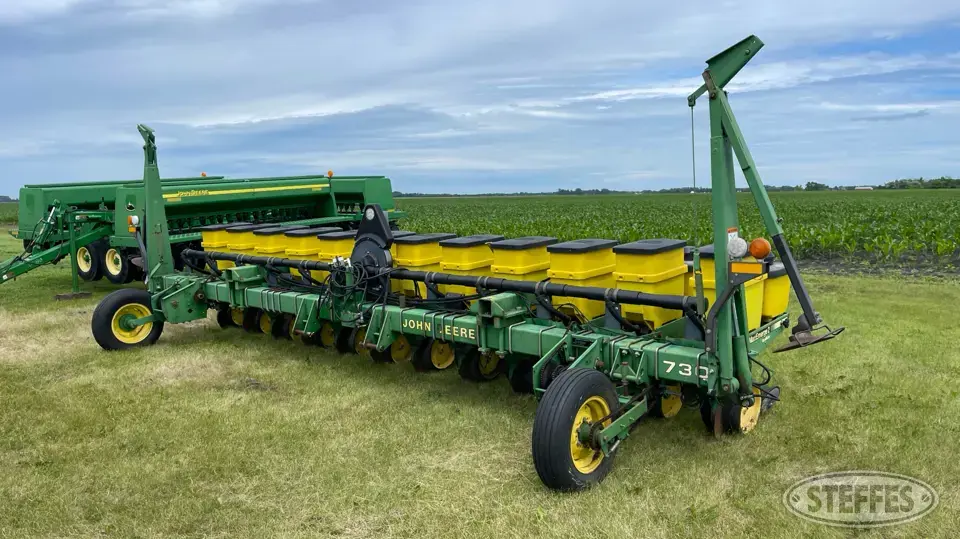 John Deere 7300 12 or More Row Planter