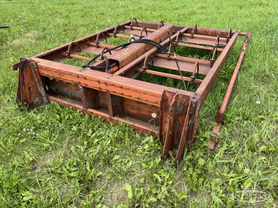 Farmhand Bale Handling