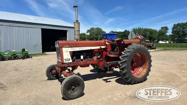 1972 International Farmall 666