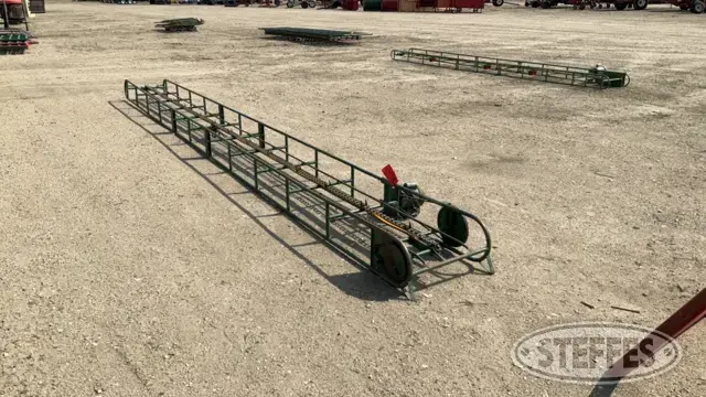 Electric hay conveyor