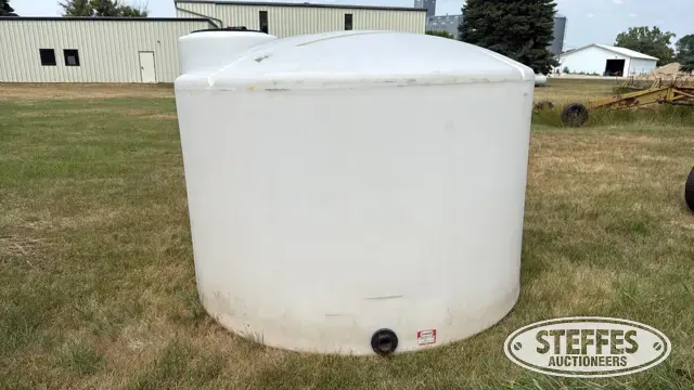 1,500 gal. poly tank