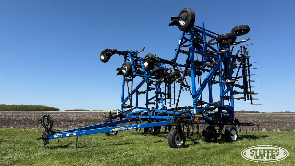 2009 New Holland ST830 Chisel Plow