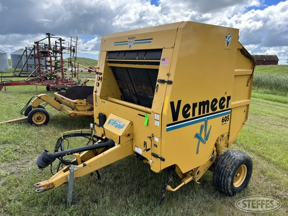 2001 Vermeer 605 XL Series Round Baler