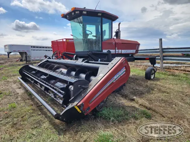 1996 MacDon 9200