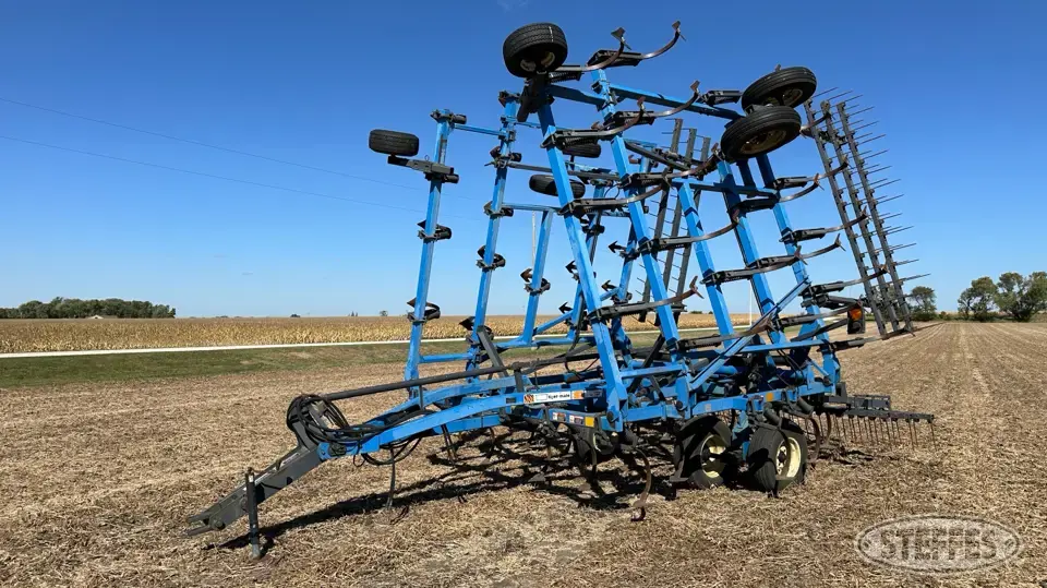 DMI Tiger-Mate Field Cultivator