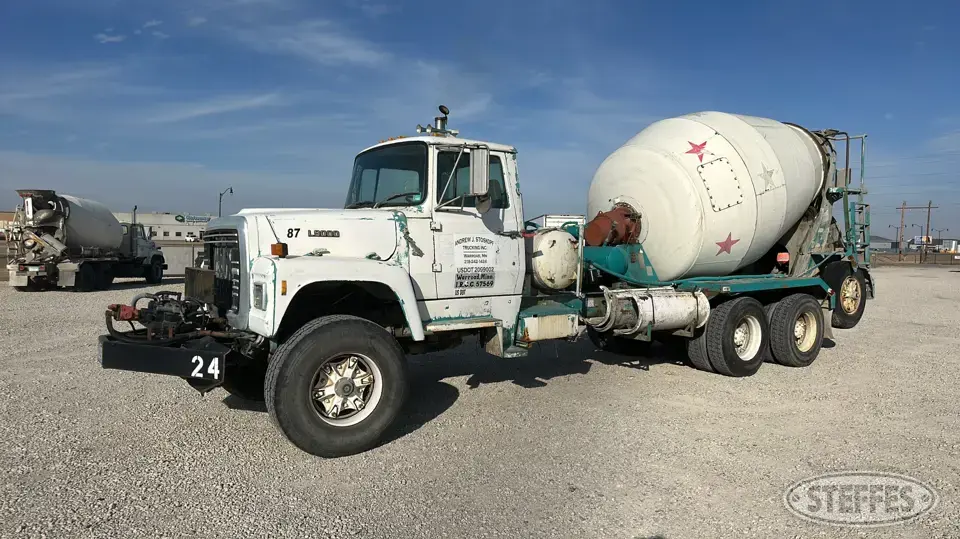 1987 Ford L9000 Mixer Truck