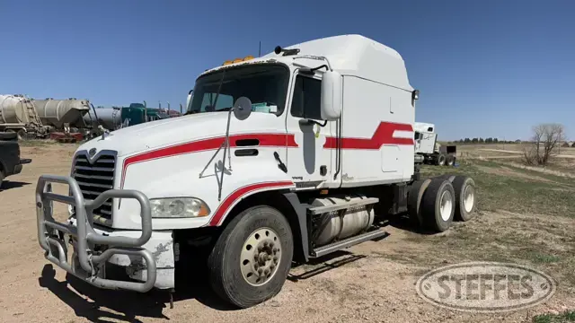 2001 Mack CX613