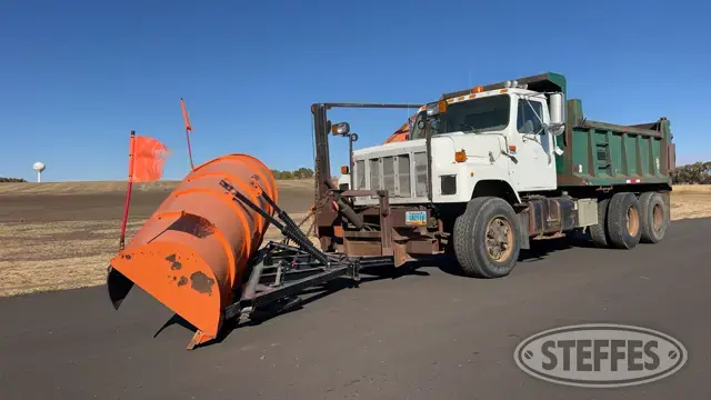 1995 International 2574