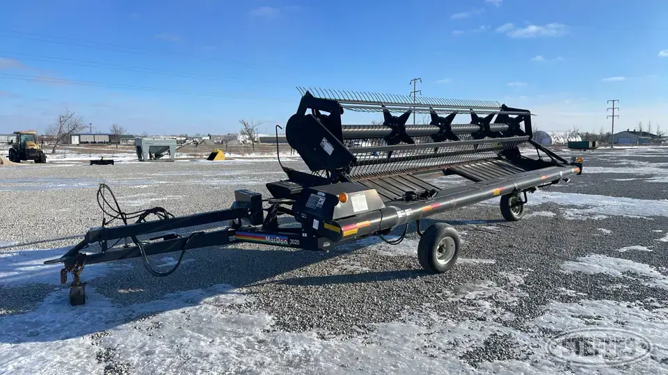2002 MacDon 3020 Pull-Type Swather