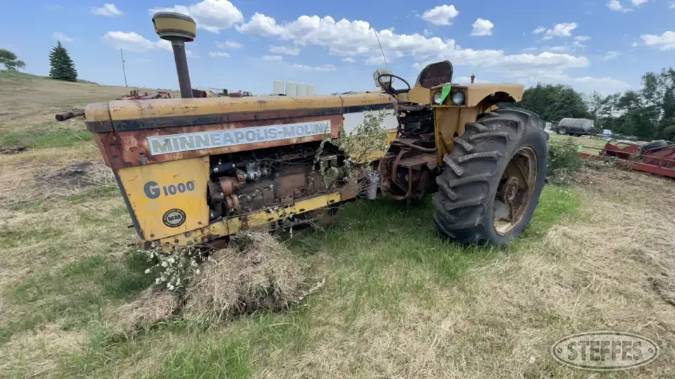 Minneapolis Moline G1000 Collectible Tractor