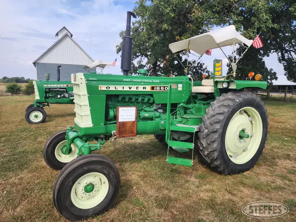 1969 Oliver 1650 2WD Tractor