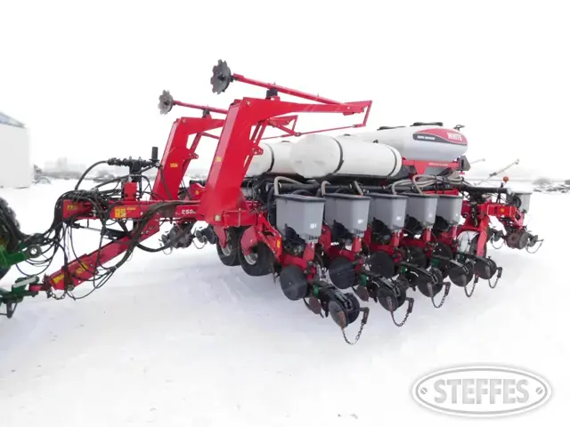 2012 White 8516