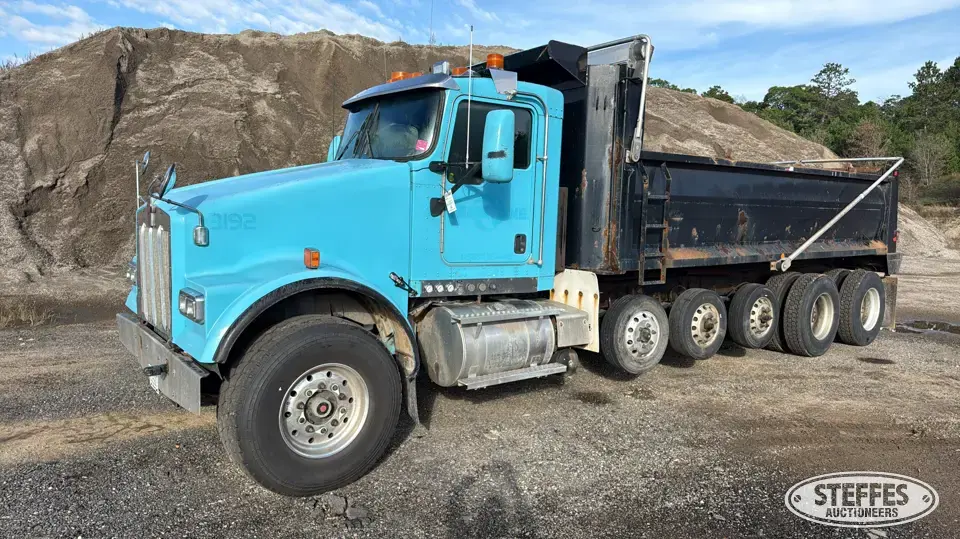 2010 Kenworth W900 Dump Truck