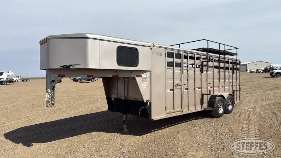 2005 Titan Gooseneck Livestock Trailer