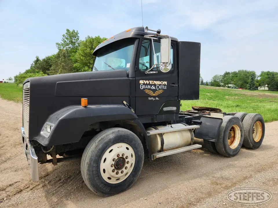 1990 Freightliner FLC112 Conventional Truck without Sleeper