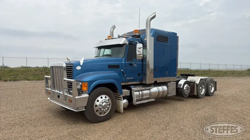 2016 Mack CHU613 Conventional Truck with Sleeper