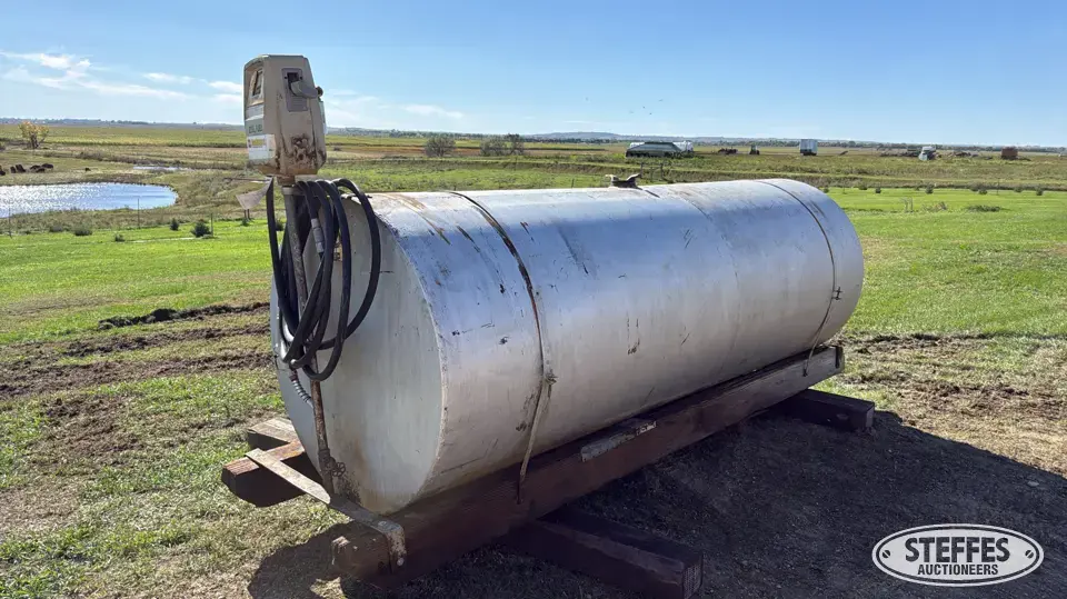 1,000 gal. fuel tank