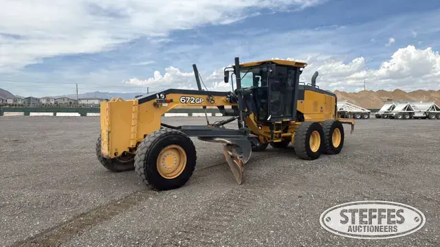 2016 Deere 672GP