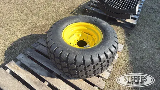 Galaxy Seeder 31x13.50-15 tire