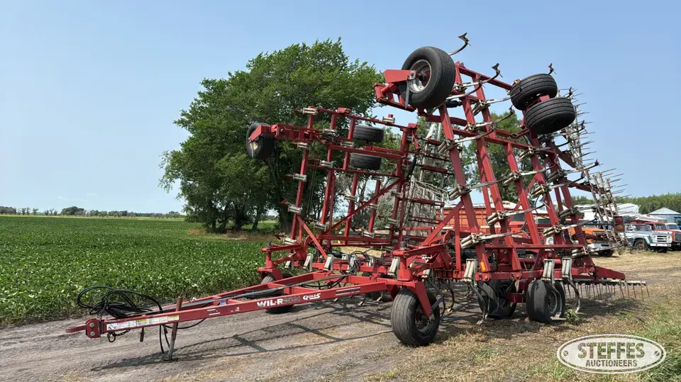 Wil-Rich Quad 5 Field Cultivator
