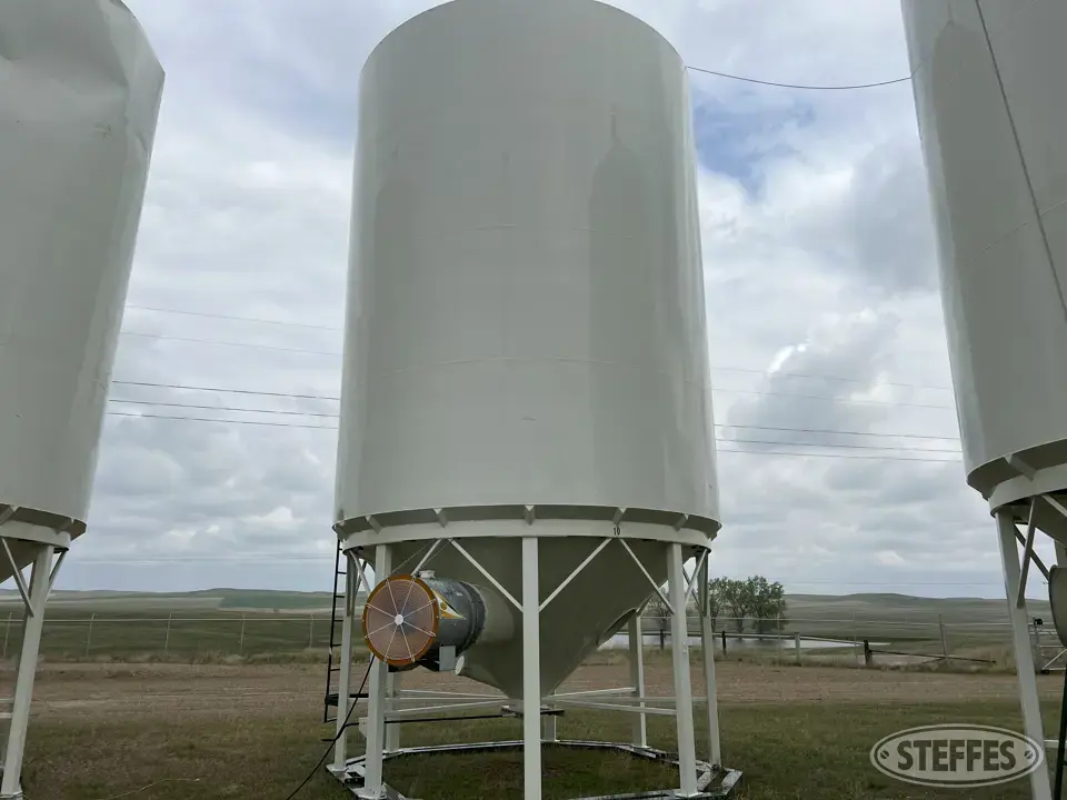2016 Amber Waves 1640M Hopper Bin
