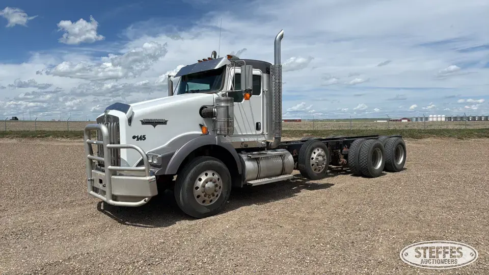 2011 Kenworth T800 Cab and Chassis Truck