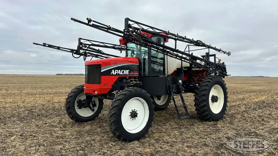 2006 Apache AS1010 Self-Propelled Sprayer