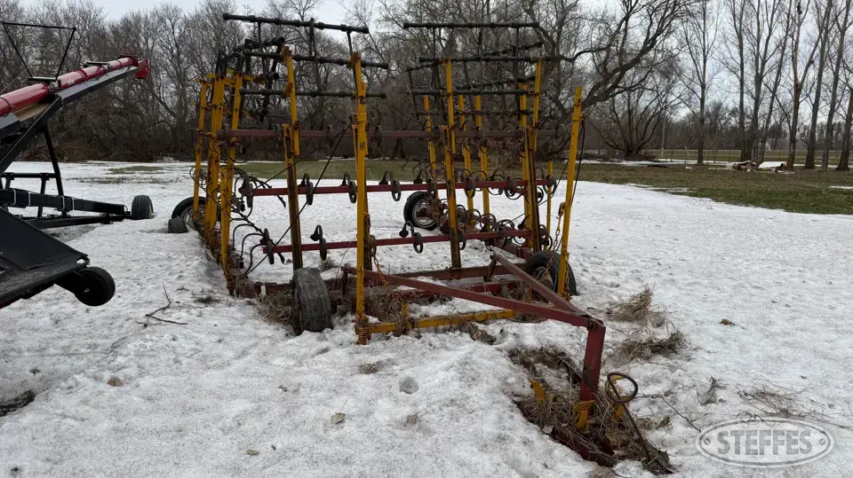 Lindsay multiweeder Field Cultivator