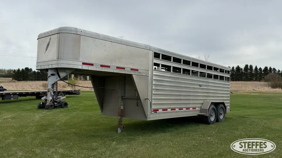 2013 Featherlite 8117 Gooseneck Livestock Trailer